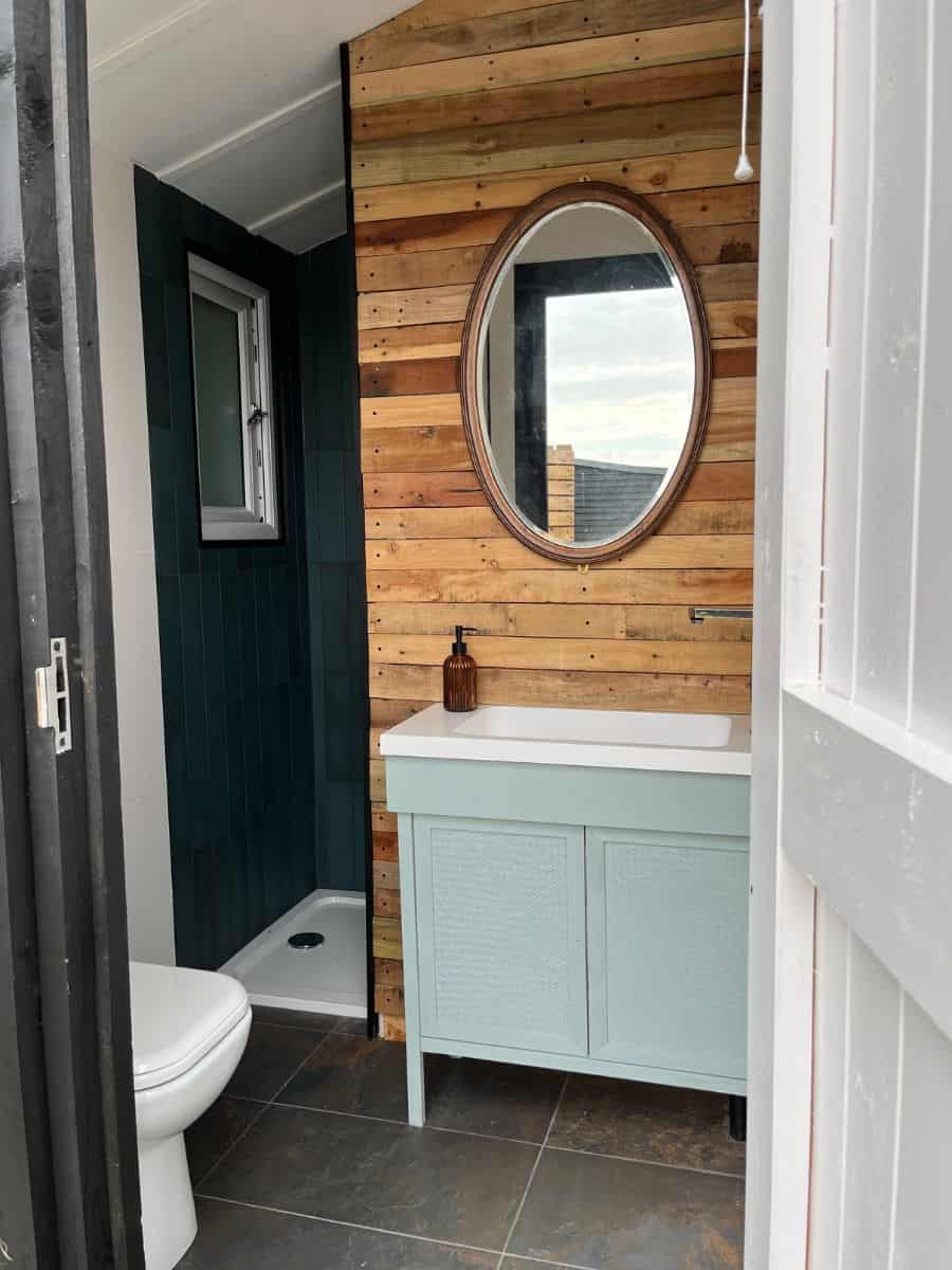 horse and pet-friendly tiny home near St Neots 5